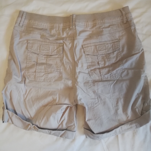 Hiking Shorts - Picture 3 of 3